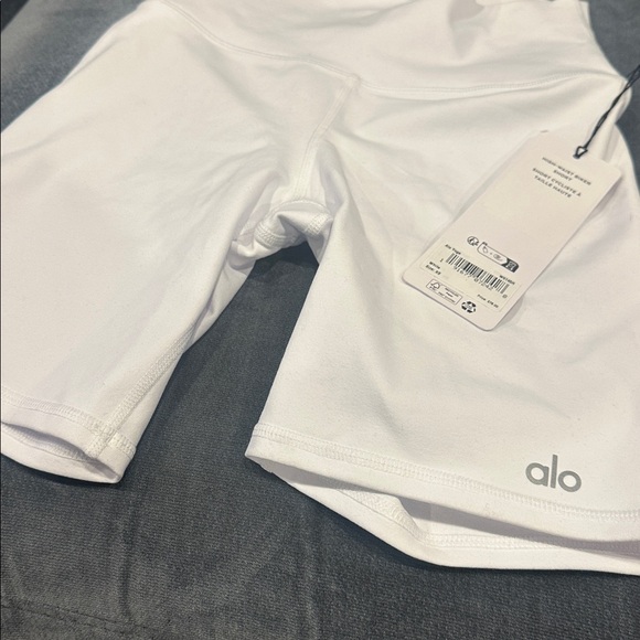 ALO Yoga high waist biker short, Women's XS White Shorts - Picture 6 of 6